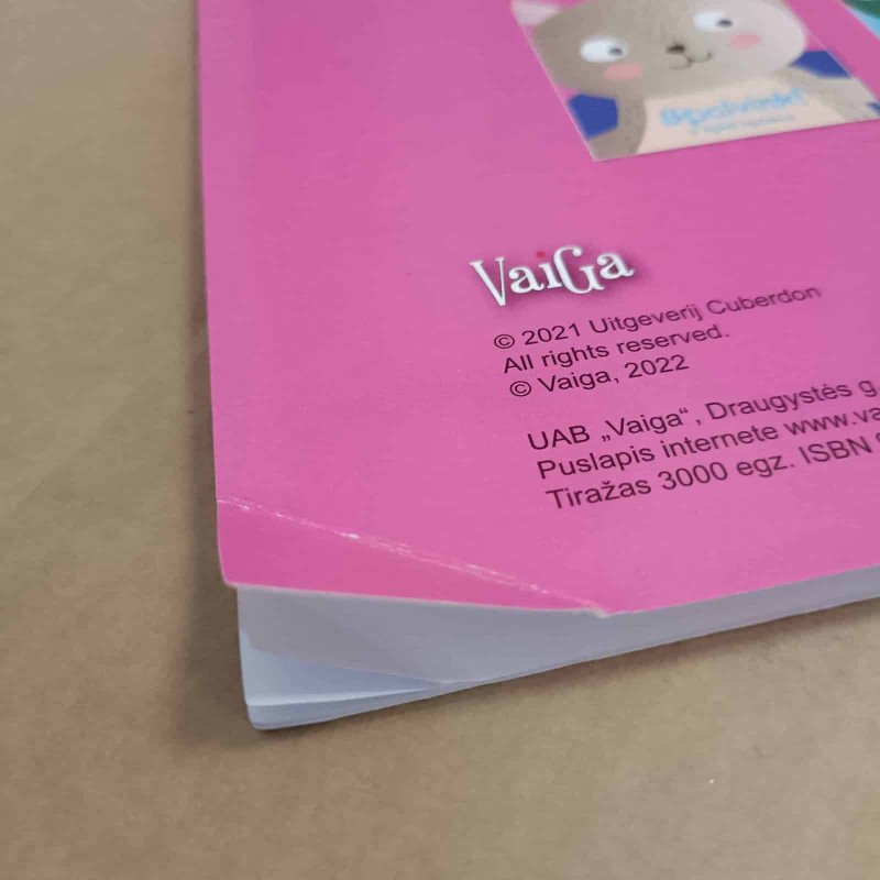 Spalvink ir lipink lipdukus.Kiškis