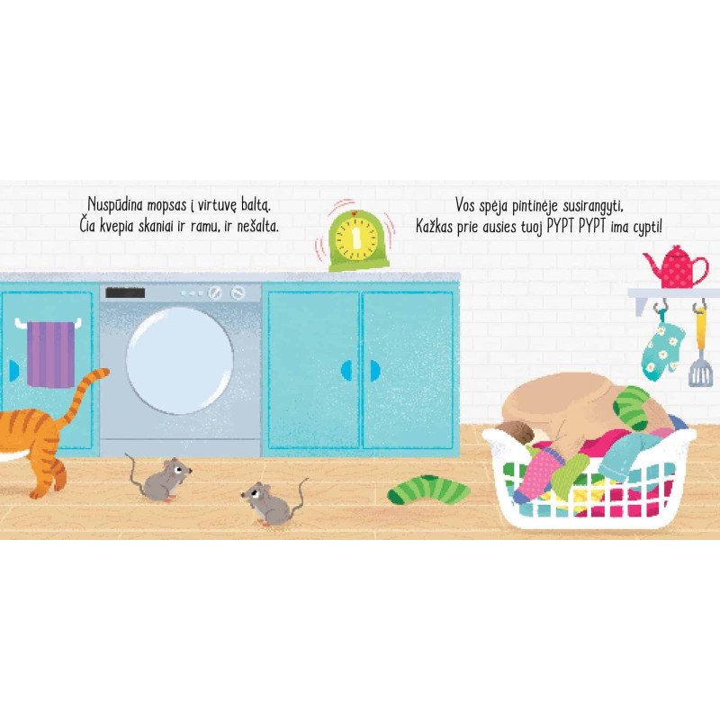 Miegalius mopsas. Su žaisliuku ant piršto