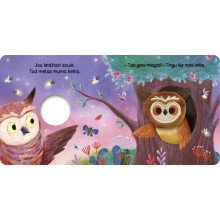 Pelėdžiukė. Su žaisliuku ant piršto