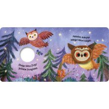 Pelėdžiukė. Su žaisliuku ant piršto