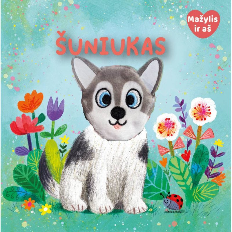 Šuniukas. Su žaisliuku ant piršto